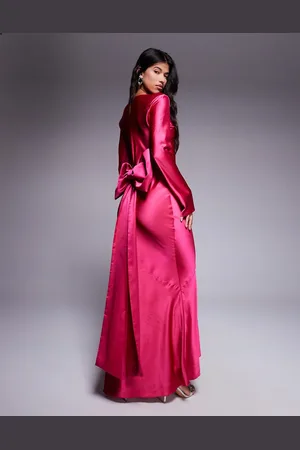 DASKA Vestido largo fucsia con lazo extragrande en la espalda de satén de