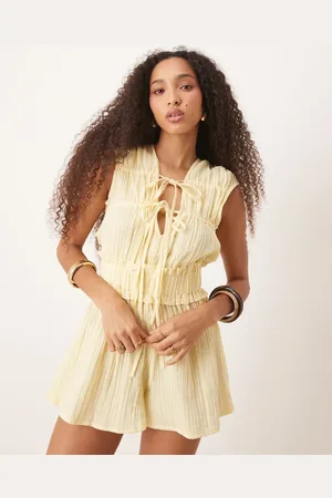 ASOS Mono corto amarillo crema con pecho fruncido de tejido doble de -Rosa