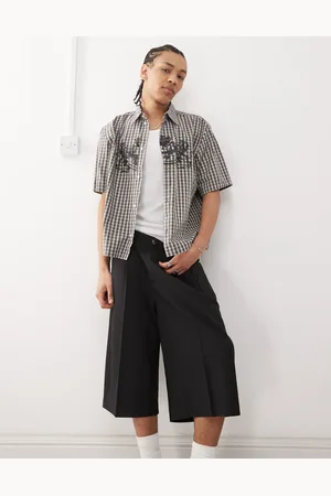 Weekday Pantalones cortos de sastre negros de corte extragrande alargado de