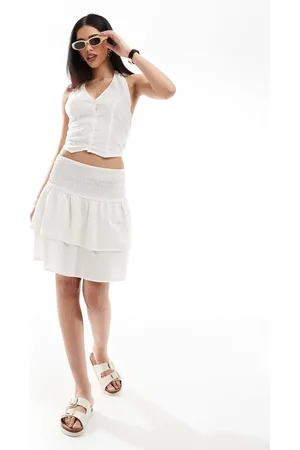 Esmée Minifalda blanca con cintura fruncida y volantes exclusiva de Esmee (parte de un conjunto)