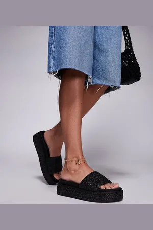 South Beach Sandalias negras con plataforma plana de rafia de