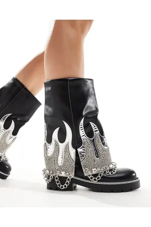 AZALEA WANG Botas negras con suela gruesa y caña plegada con diseño de llama de pedrería Florentine de