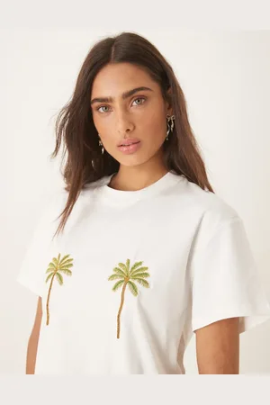 Never Fully Dressed Camiseta blanca con palmeras bordadas en el pecho de