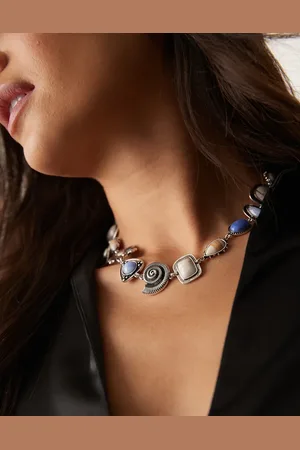 ASOS Collar con cierre de barra, charms y piedras semipreciosas de edición limitada de
