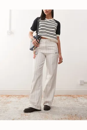 adidas Pantalones color crema con raya diplomática de