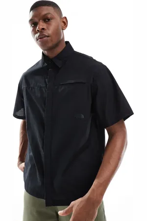 The North Face Camisa negra de manga corta con bolsillo Heritage de