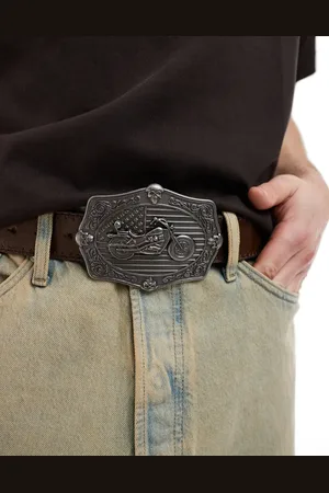 ASOS Cinturón de cuero sintético con detalle de pespuntes y hebilla de placa Moto Americana de