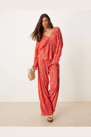 Y.A.S Pantalones rojos y rosas plisados con estampado floral de (parte de un conjunto)