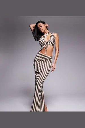 Murci Conjunto a rayas marrones de falda larga y top asimétrico con detalle de cordones de malla exclusivo de -Marrón
