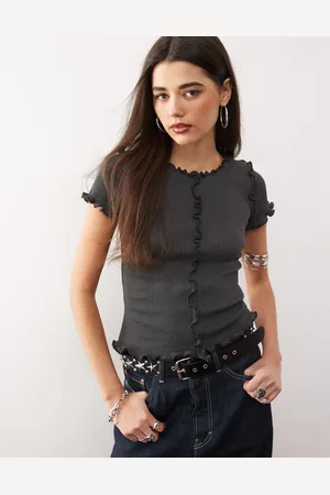 Monki Camiseta oscuro estructurado con volante en el bajo de punto de