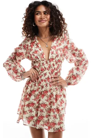 Free People Vestido corto rosa luminoso de estilo boho con estampado floral y cuello de pico de