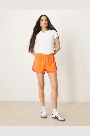 adidas Pantalones cortos naranjas de estilo deportivo con tres rayas de