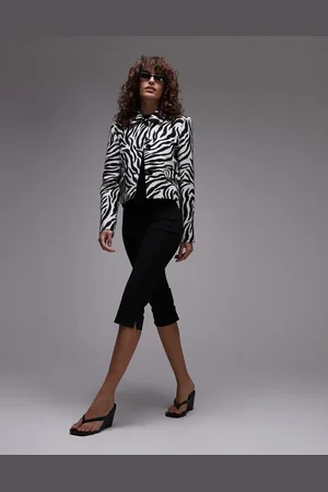 MANGO Chaqueta corta blanca con estampado de cebra de