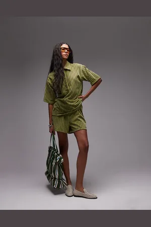Topshop Pantalones cortos verdes a rayas de tejido rizado de (parte de un conjunto)