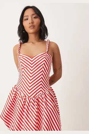 Forever New Vestido corto a rayas rojas y blancas con bajo abullonado de -Rojo