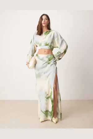 ASOS Vestido semilargo con estampado floral efecto acuarela, abertura y sisas caídas de -Multicolor