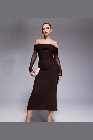 Forever New Vestido largo marrón con escote Bardot y mangas transparentes de malla de
