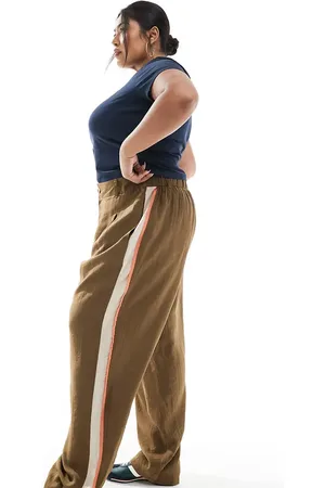 ASOS Pantalones de sastre marrón moca con panel en contraste de Curve