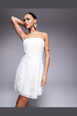 Forever New Vestido de novia corto blanco con diseño bordado y escote palabra de honor de encaje de