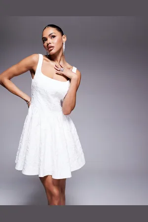 Forever New Vestido de novia corto blanco con bajo caído de jacquard de