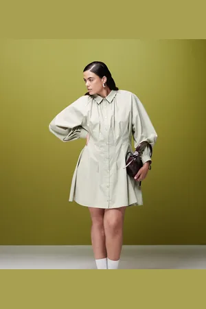 ASOS Vestido camisero corto con pinzas y cintura entallada de ASOS DESIGN Curve