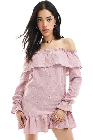 Miss Selfridge Vestido corto con escote Bardot y volantes de punto texturizado de -Multicolor