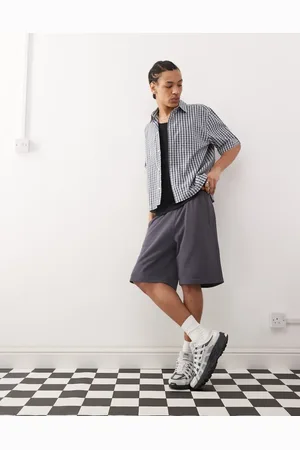 Champion Pantalones cortos grises de corte alargado y estilo bermudas de