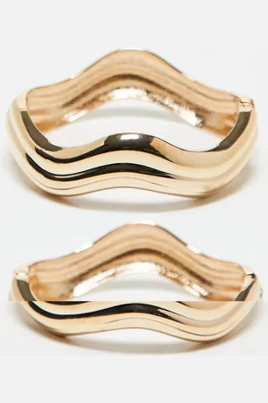 Reclaimed Pack de 2 pulseras doradas rígidas con diseño cuadrado de
