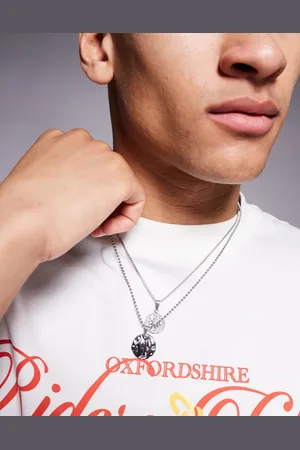 ASOS Pack de 2 collares plateados con colgantes repujados efecto fundido de acero inoxidable resistente al agua de