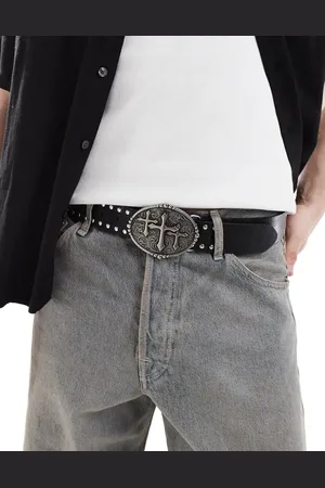 ASOS Cinturón de cuero sintético con tachuelas y hebilla plateada envejecida con cruces de estilo gótico de