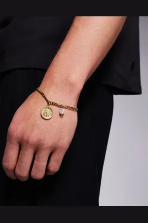 ASOS Pulsera dorada con colgantes de san Cristóbal y de perla sintética de acero inoxidable resistente al agua de