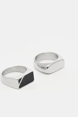 ASOS Pack de 2 anillos plateados tipo sello de acero inoxidable resistente al agua con piedra negra de