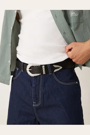 ASOS Cinturón de cuero sintético con hebilla plateada envejecida de estilo wéstern con detalles estriados de