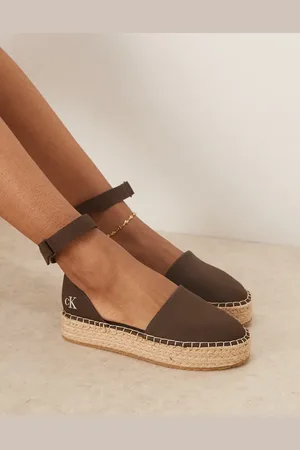 Calvin Klein Sandalias marrones de estilo alpargatas con plataforma plana de -Marrón