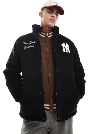 New Era Chaqueta negra acolchada con detalle de los NY Yankees de pana de