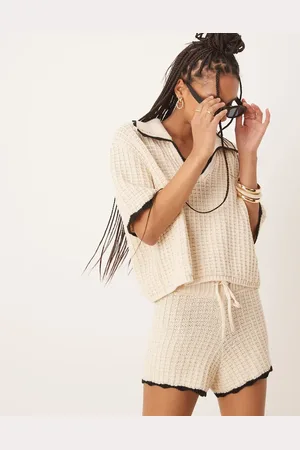 ASOS Polo color con detalle de ribetes de punto de (parte de un conjunto)-Neutro