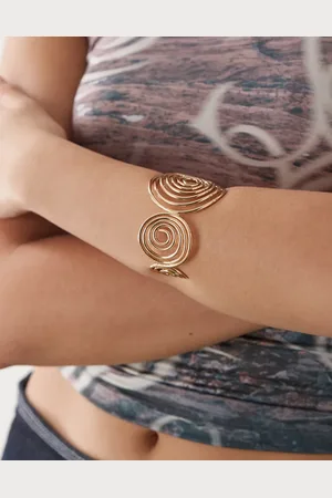 Reclaimed Pulsera dorada rígida abierta con diseño de remolinos de