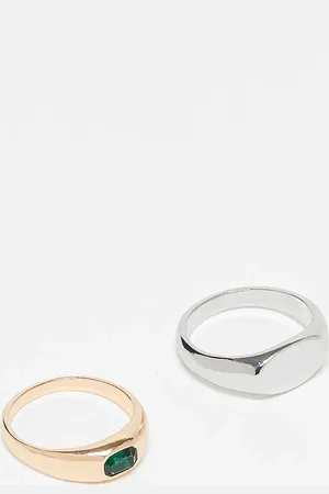 ASOS Pack de 2 anillos tipo sello en tonos metálicos variados con piedra verde esmeralda de imitación de