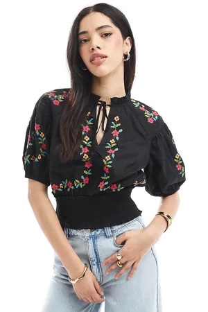 Miss Selfridge Top corto bordado de