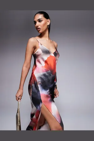 ASOS Vestido semilargo con cuello de pico, abertura, detalle de costura y estampado oscuro abstracto de satén de -Multicolor
