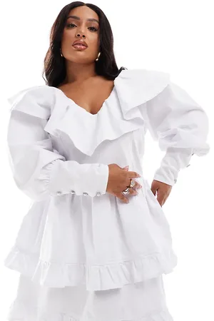 ASOS Vestido vaquero corto escalonado y escotado con volantes y botones de cristales de Curve