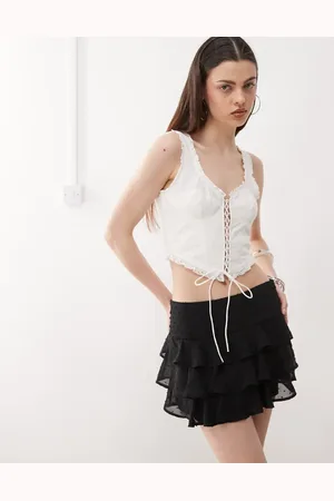 Monki Top corsetero con borde de volantes y detalle de cordones de