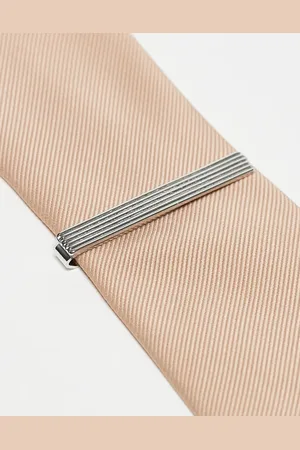 ASOS Alfiler para corbata con detalle acanalado de