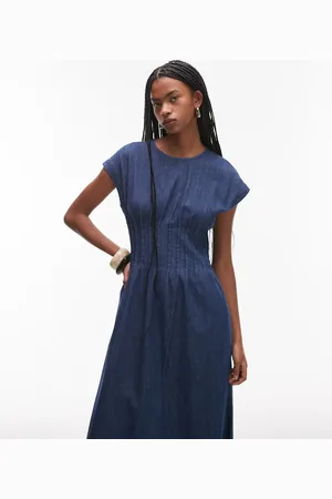ARKET Vestido vaquero midi ligero con cuerpo plisado y lavado azul medio de