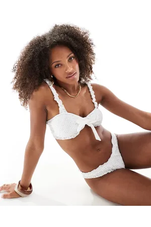 Miss Selfridge Top de bikini corto color con diseño fruncido de bordado inglés de -Verde