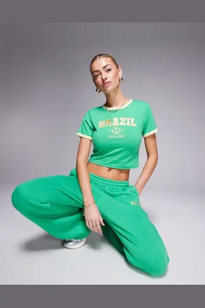 Kaiia Camiseta con diseño encogido, estampado "Brazil" y ribetes amarillos en contraste de Sport (parte de un conjunto)-Multicolor