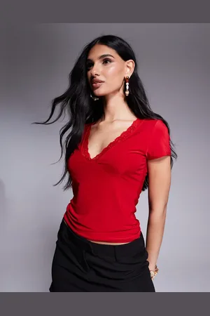 Fashionkilla Camiseta roja escotada y ceñida con diseño de dos capas y ribete de encaje de