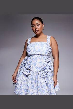 ASOS Vestido corto de corte skater con estampado floral estilo tapiz, pliegues en el pecho y detalle de flores de jacquard de Curve