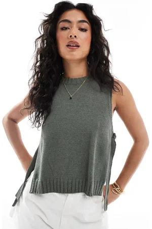 ASOS Chaleco verde oliva estilo tabardo con cuello redondo y lazadas laterales de