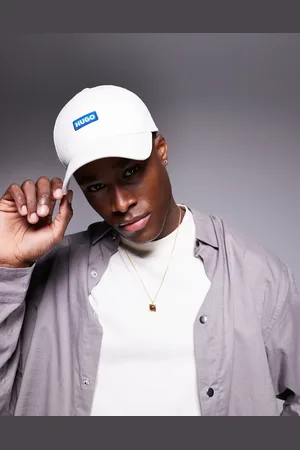Hugo Blue Gorra color piedra con logo en la parte central de -Neutro